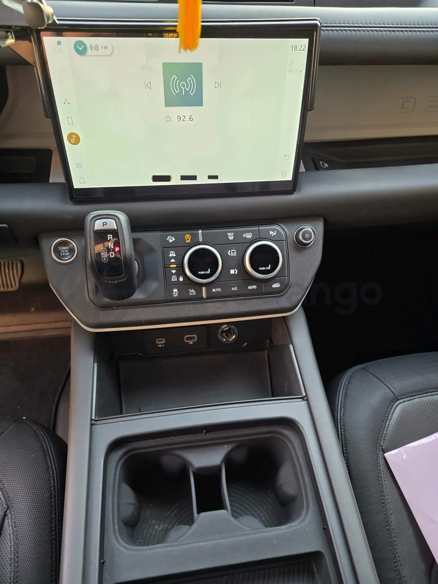 2022 Land Rover Defender 3.0T 400HP L6 8AT,autocango,china used car exporter,china ev exporter,chinese used car exporter,chinese used ev exporter