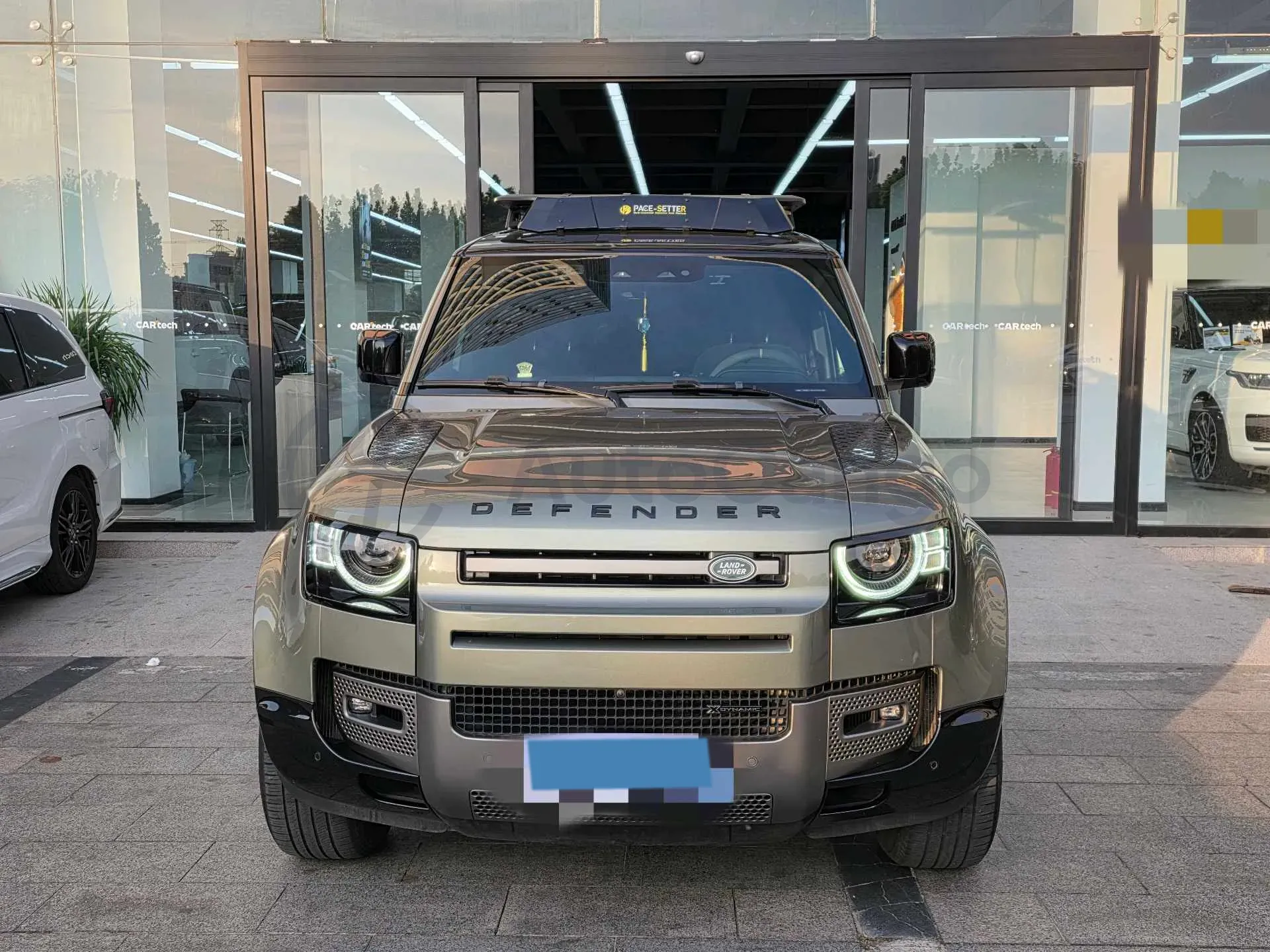 2022 Land Rover Defender 3.0T 400HP L6 8AT,autocango,china used car exporter,china ev exporter,chinese used car exporter,chinese used ev exporter