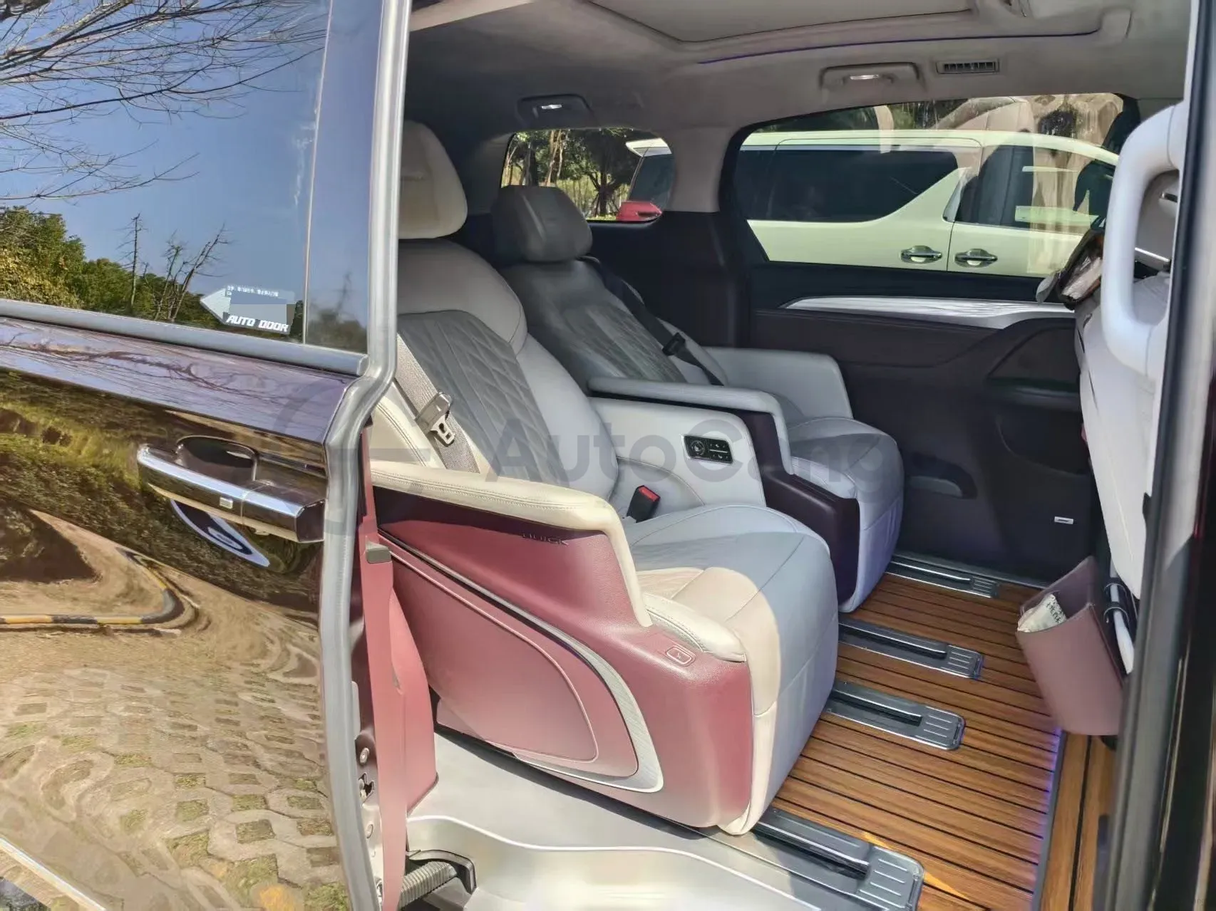 2022 Buick GL8 2.0T 237HP L4 9AT,autocango,china used car exporter,china ev exporter,chinese used car exporter,chinese used ev exporter