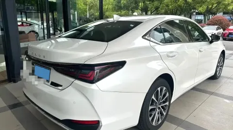 2022 Lexus ES 2.0L 173HP L4 CVT
