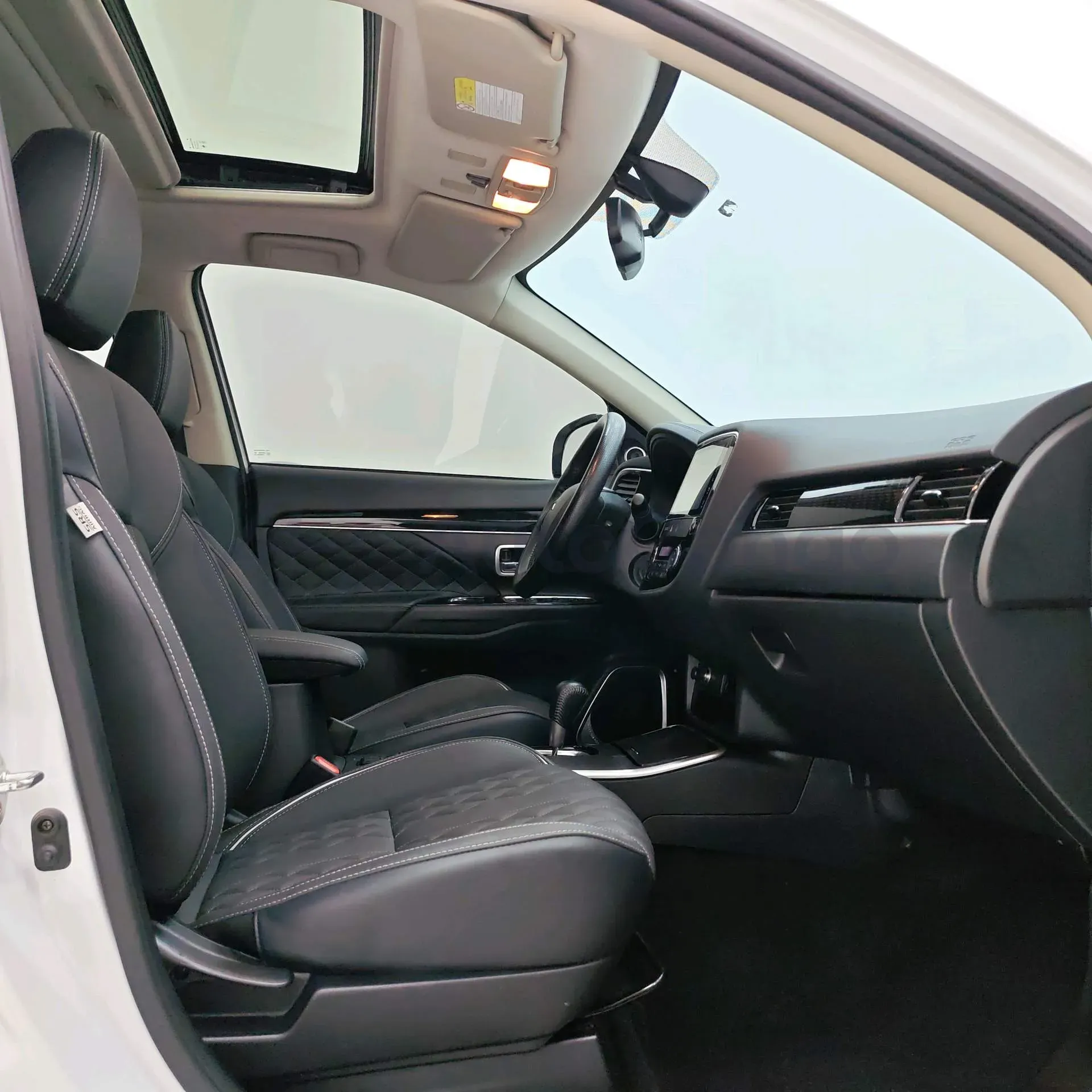 2021 Mitsubishi Outlander 2.0L 166HP L4 CVT,autocango,china used car exporter,china ev exporter,chinese used car exporter,chinese used ev exporter