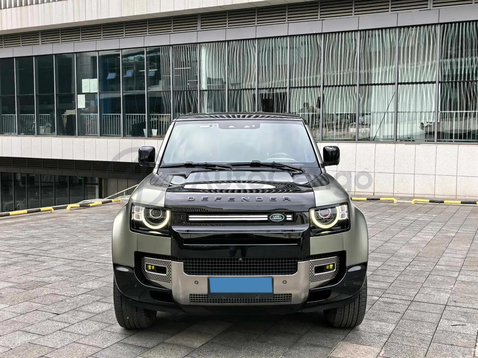 2023 Land Rover Defender 3.0T 400HP L6 8AT,autocango,china used car exporter,china ev exporter,chinese used car exporter,chinese used ev exporter