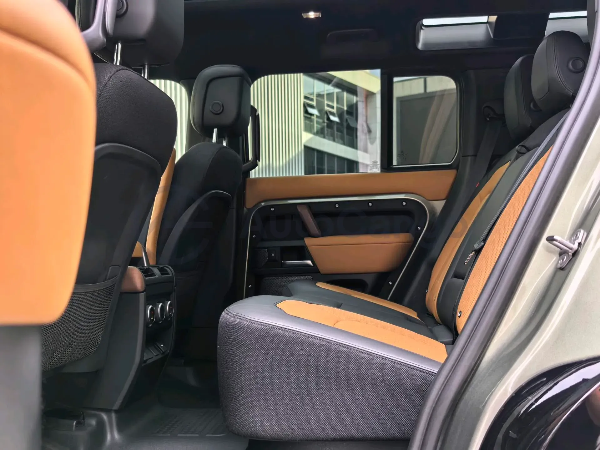 2023 Land Rover Defender 3.0T 400HP L6 8AT,autocango,china used car exporter,china ev exporter,chinese used car exporter,chinese used ev exporter