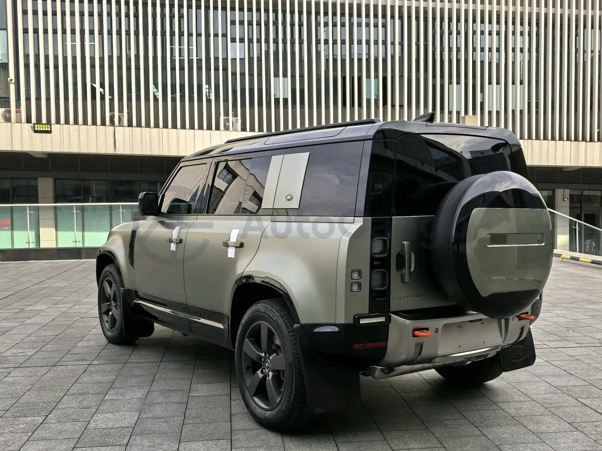 2023 Land Rover Defender 3.0T 400HP L6 8AT,autocango,china used car exporter,china ev exporter,chinese used car exporter,chinese used ev exporter