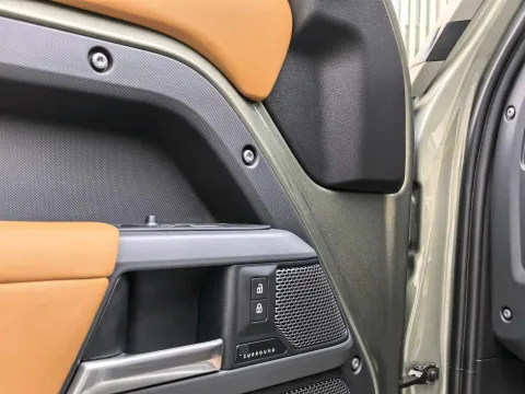 2023 Land Rover Defender 3.0T 400HP L6 8AT