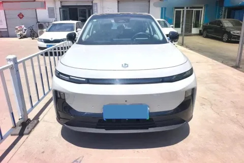 2025 Leapmotor B10 BEV 67.1KWH,autocango,china used car exporter,china ev exporter,chinese used car exporter,chinese used ev exporter