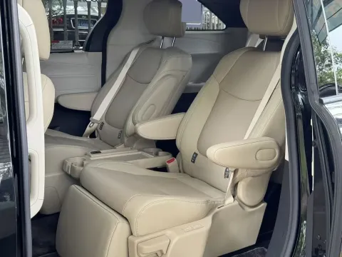 2023 Toyota Sienna 2.5L 189HP L4 E-CVT Hybrid,autocango,china used car exporter,china ev exporter,chinese used car exporter,chinese used ev exporter