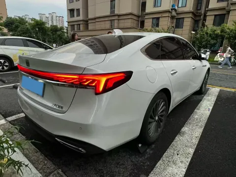 2025 Buick Larcosse 2.0T 237HP L4 9AT
