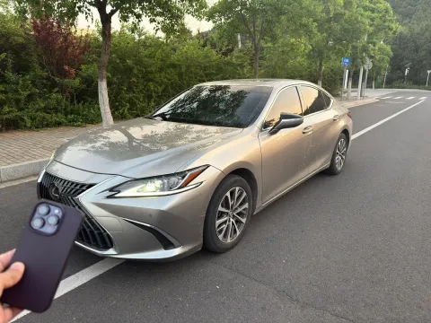 2022 LEXUS ES,autocango,china used car exporter,china ev exporter,chinese used car exporter,chinese used ev exporter