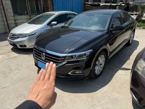2020 VOLKSWAGEN PASSAT,autocango,china used car exporter,china ev exporter,chinese used car exporter,chinese used ev exporter