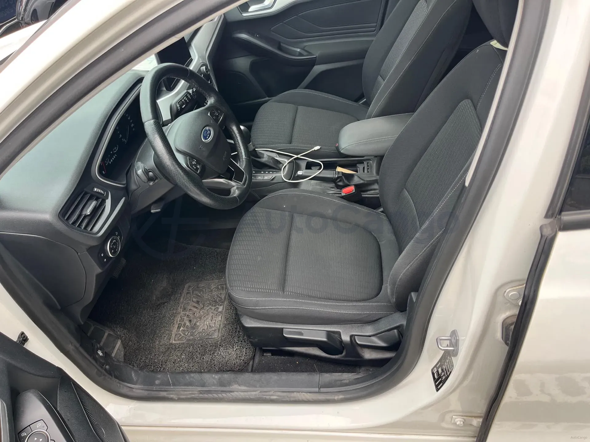 2020 Ford Focus 1.5L 122HP L3 6AT,autocango,china used car exporter,china ev exporter,chinese used car exporter,chinese used ev exporter