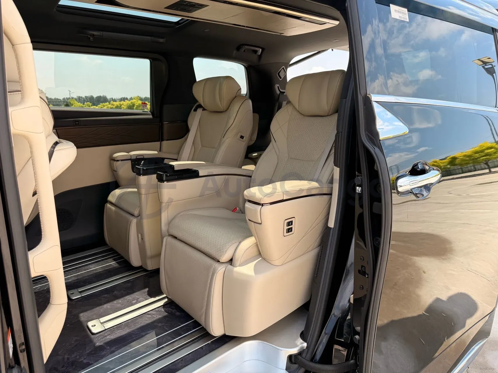 2024 Toyota Alphard 2.5L 190HP L4 E-CVT Hybrid,autocango,china used car exporter,china ev exporter,chinese used car exporter,chinese used ev exporter