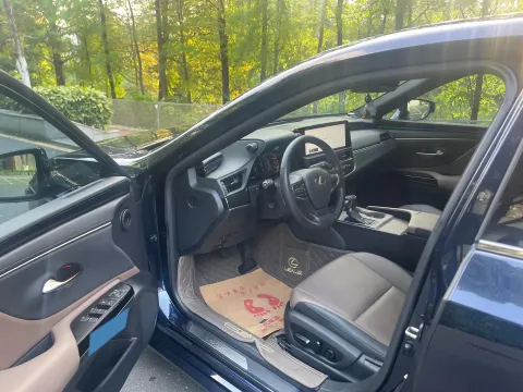 2023 Lexus ES 2.5L 204HP L4 8AT,autocango,china used car exporter,china ev exporter,chinese used car exporter,chinese used ev exporter