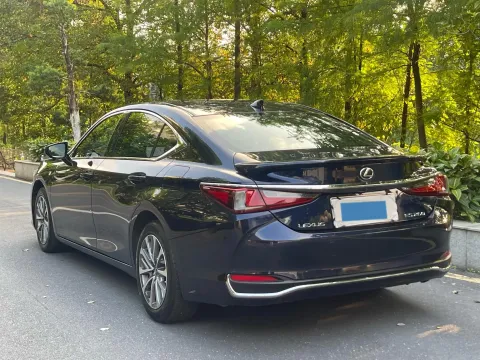 2023 Lexus ES 2.5L 204HP L4 8AT,autocango,china used car exporter,china ev exporter,chinese used car exporter,chinese used ev exporter