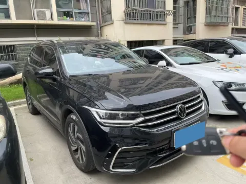 2024 Volkswagen Tiguan L 2.0T 186HP L4 7DCT,autocango,china used car exporter,china ev exporter,chinese used car exporter,chinese used ev exporter