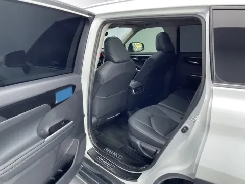 2023 Toyota Highlander 2.5L 189HP L4 E-CVT Hybrid