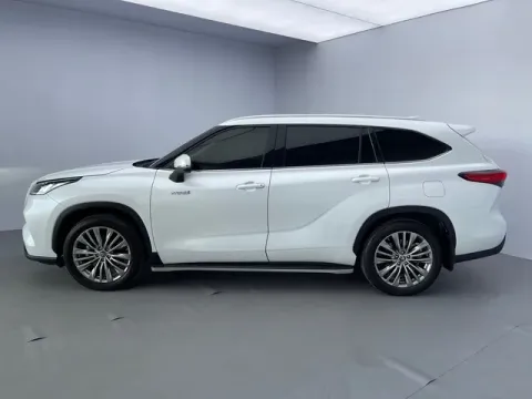 2023 Toyota Highlander 2.5L 189HP L4 E-CVT Hybrid