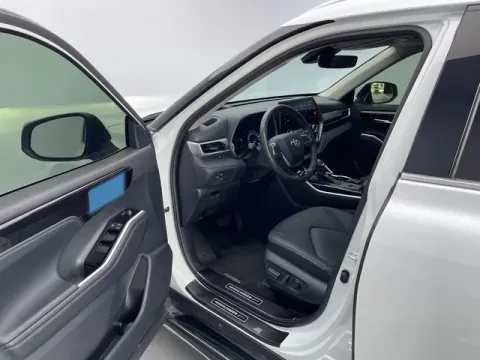 2023 Toyota Highlander 2.5L 189HP L4 E-CVT Hybrid