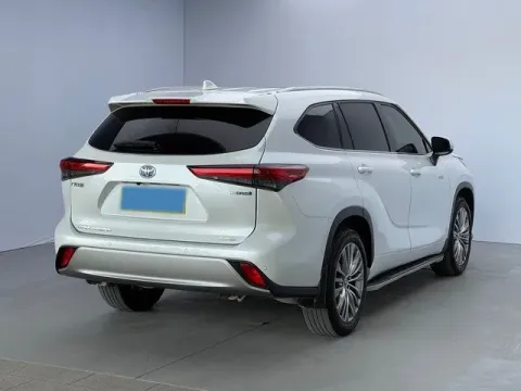 2023 Toyota Highlander 2.5L 189HP L4 E-CVT Hybrid