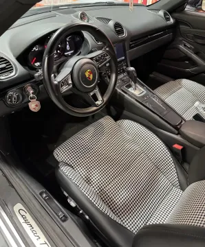 2022 Porsche 718 2.0T 300HP H4 7DCT