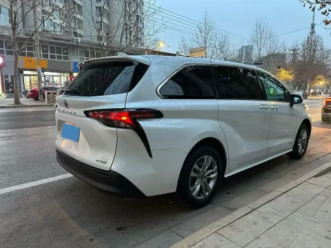 2023 Toyota Sienna 2.5L 189HP L4 E-CVT Hybrid,autocango,china used car exporter,china ev exporter,chinese used car exporter,chinese used ev exporter