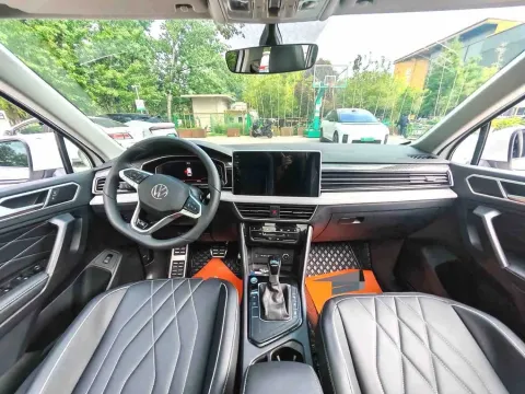 2024 Volkswagen Tiguan L 2.0T 186HP L4 7DCT
