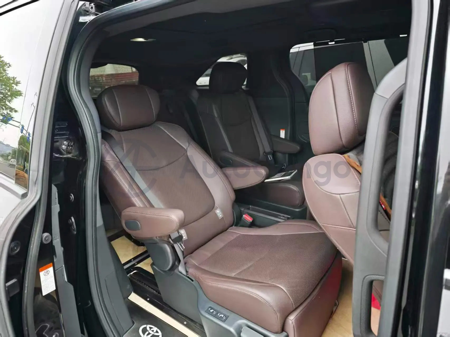 2023 Toyota Granvia 2.5L 189HP L4 E-CVT Hybrid,autocango,china used car exporter,china ev exporter,chinese used car exporter,chinese used ev exporter