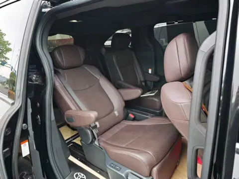 2023 Toyota Granvia 2.5L 189HP L4 E-CVT Hybrid