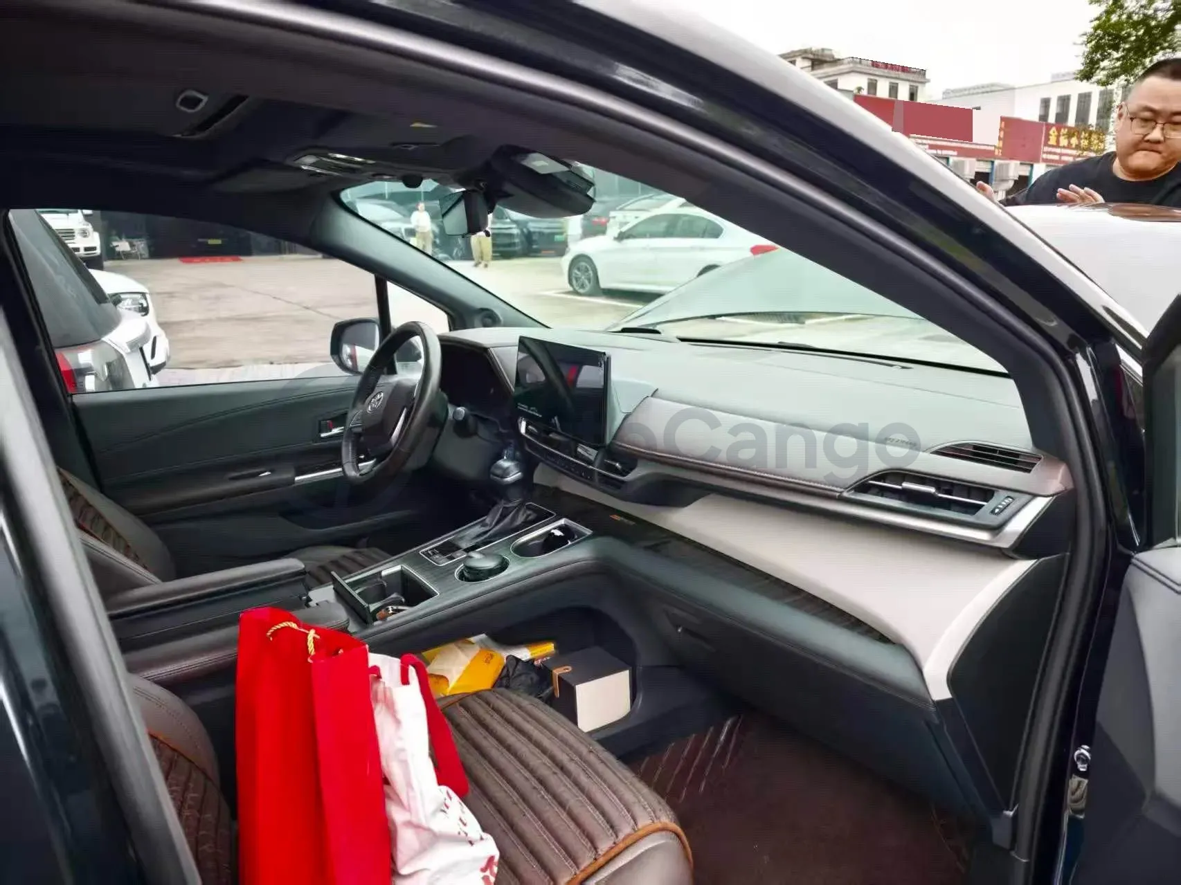 2023 Toyota Granvia 2.5L 189HP L4 E-CVT Hybrid,autocango,china used car exporter,china ev exporter,chinese used car exporter,chinese used ev exporter