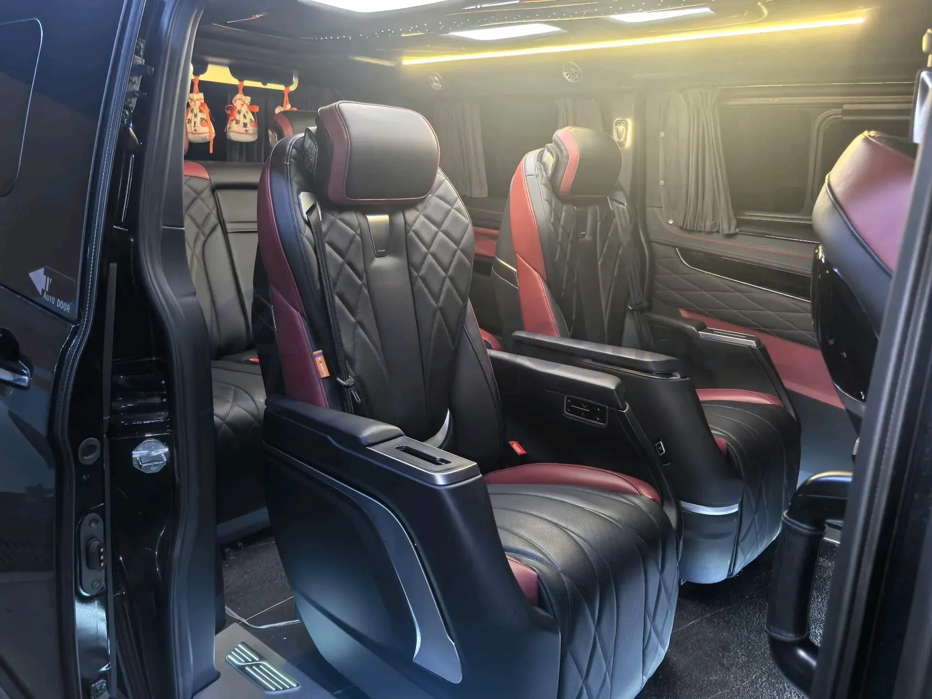 2024 Ford Tourneo 2.0T 220HP L4 9AT,autocango,china used car exporter,china ev exporter,chinese used car exporter,chinese used ev exporter