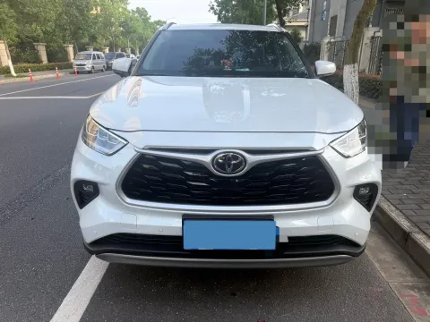 2024 Toyota Highlander 2.5L 189HP L4 E-CVT Hybrid