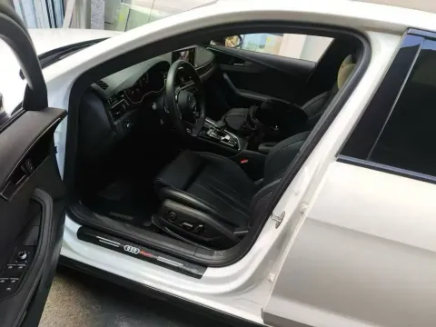 2023 Audi A4L 2.0T 190HP L4 7DCT,autocango,china used car exporter,china ev exporter,chinese used car exporter,chinese used ev exporter