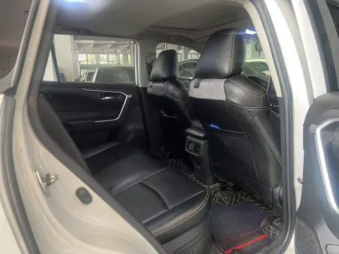 2021 Toyota RAV4 2.5L 178HP L4 E-CVT Hybrid