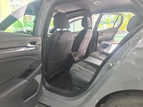 2023 Volkswagen Golf 1.4T 150HP L4 7DCT 8