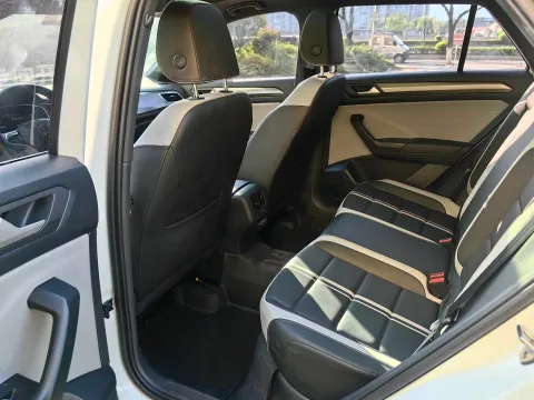 2024 Volkswagen T-Roc 1.5T 160HP L4 7DCT 10