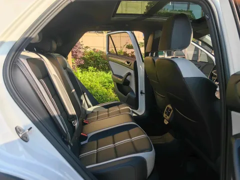 2024 Volkswagen T-Roc 1.5T 160HP L4 7DCT 5