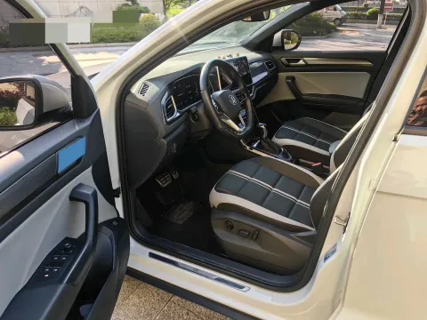 2024 Volkswagen T-Roc 1.5T 160HP L4 7DCT 8