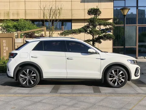 2024 Volkswagen T-Roc 1.5T 160HP L4 7DCT 4