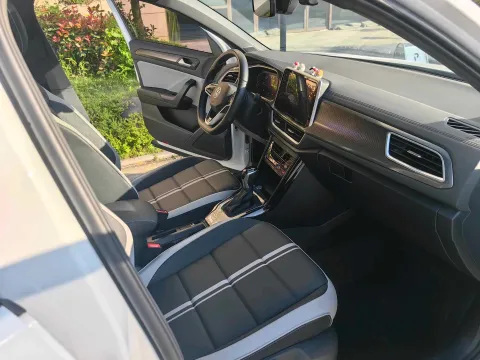 2024 Volkswagen T-Roc 1.5T 160HP L4 7DCT 9
