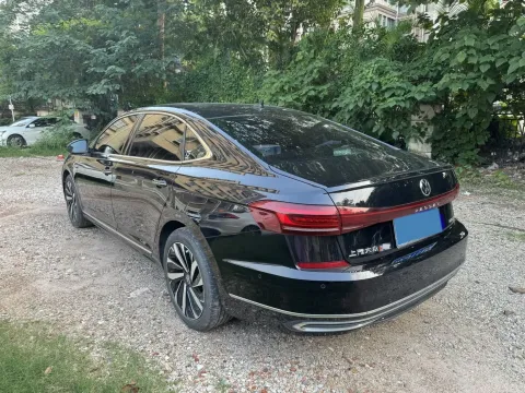 2022 Volkswagen Passat 2.0T 220HP L4 7DCT 8