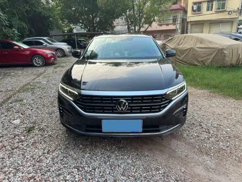 2022 Volkswagen Passat 2.0T 220HP L4 7DCT 3