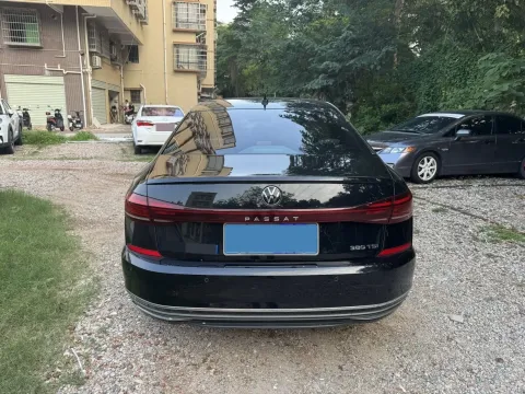 2022 Volkswagen Passat 2.0T 220HP L4 7DCT 7