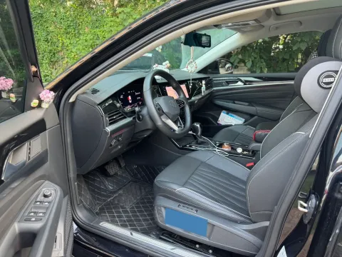 2022 Volkswagen Passat 2.0T 220HP L4 7DCT 4